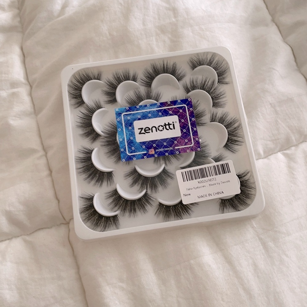 Women’s False Lashes